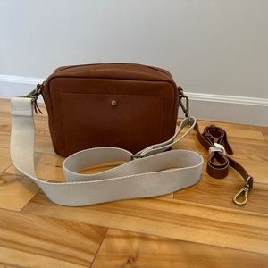 Madewell The Transport Camera Bag in English Saddle